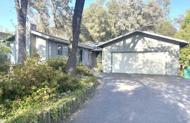 Single story golf course 3/2 home in Lake Wildwood, Penn Valley, CA 95946 photos photos
