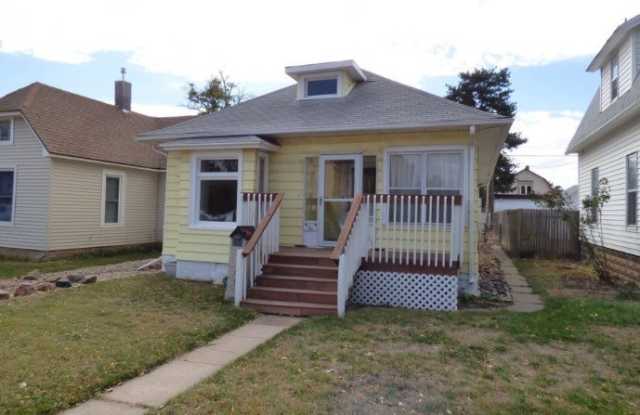 Charming 2 Bedroom Home with Bonus Room, Fenced Yard & Washer/Dryer photos photos Charming 2 Bedroom Home with Bonus Room, Fenced Yard & Washer/Dryer photos photos
