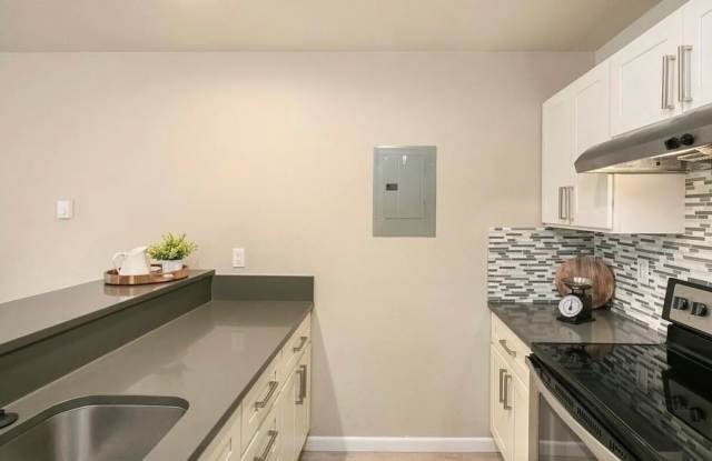 Condo Near Sea-Tac (2 weeks free rent) Gallery 3