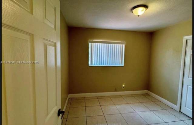 6471 SW 27th St # 0 Gallery 3