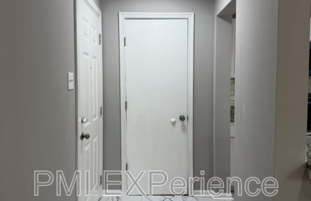 2607 Camelback Ln Gallery 3