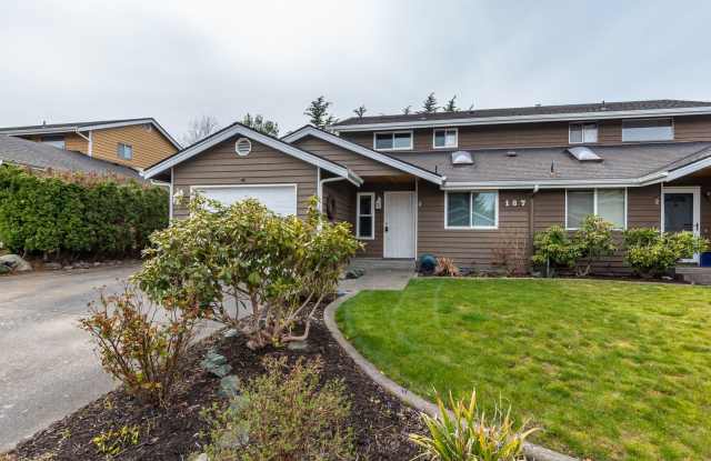 3 Bedroom, 2 Bath Spacious Townhome with Fenced yard photos photos