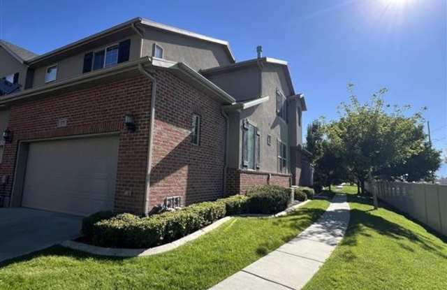 Spacious 6-Bedroom Home with 2 Kitchens in Quiet HOA Community - 171 South 2830 West, West Point, UT 84015