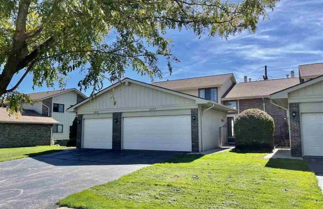 2957 Meadowbrook Dr - 2957 Meadowbrook Drive, Rochester Hills, MI 48309