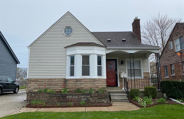 1523 ANITA Avenue - 1523 Anita Avenue, Grosse Pointe Woods, MI 48236