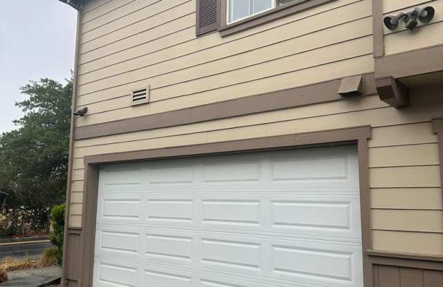 Three Bedroom Townhouse Style Apartment with Two Car Garage! photos photos Three Bedroom Townhouse Style Apartment with Two Car Garage! photos photos