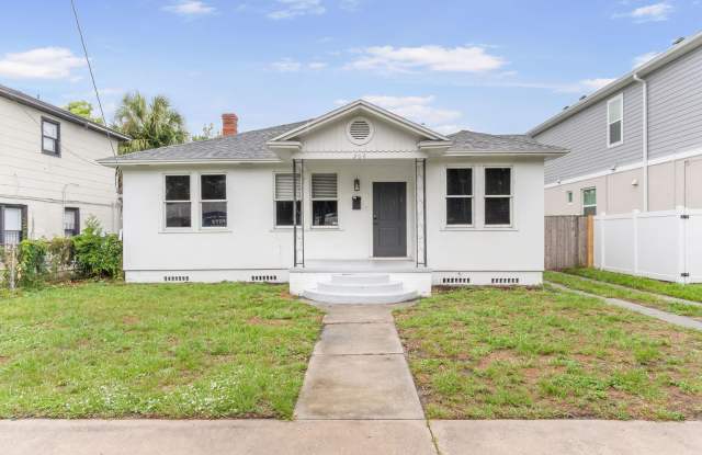 Quaint South Tampa 3-Bedroom Home with Bonus Room and Fenced Yard photos photos