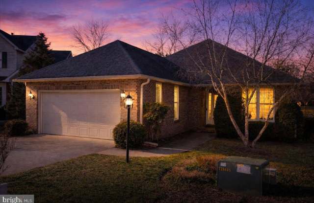 832 WINDER Court Gallery 2