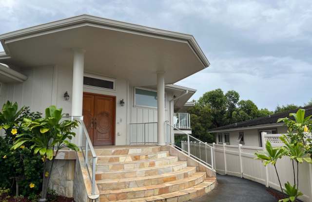 Large one bedroom (ground floor of a single family home in Royal Summit) - Avail 10/1/25 photos photos