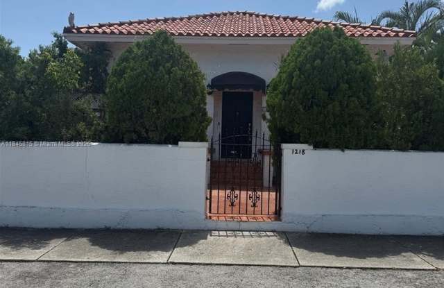 1218 SW 11th Ave photos photos