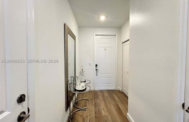 4528 Hollister Ave Gallery 2