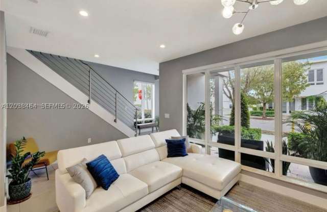 6438 NW 104th Ct Gallery 2