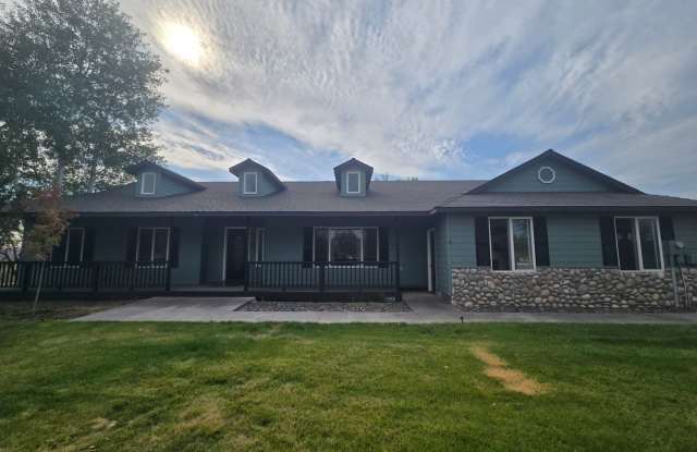 Crestridge Estates. Private. Fully furnished. Availible now through May 31, 2027 photos photos