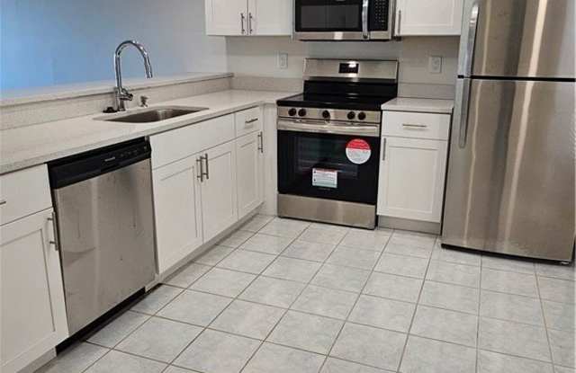 521 SW 47th Terrace unit: 101 photos photos