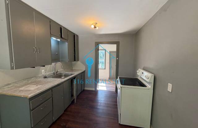 NOVEMBER RENT FREE | $600 1BR w/ Washer, Dryer & Big Backyard | Newton Gallery 2
