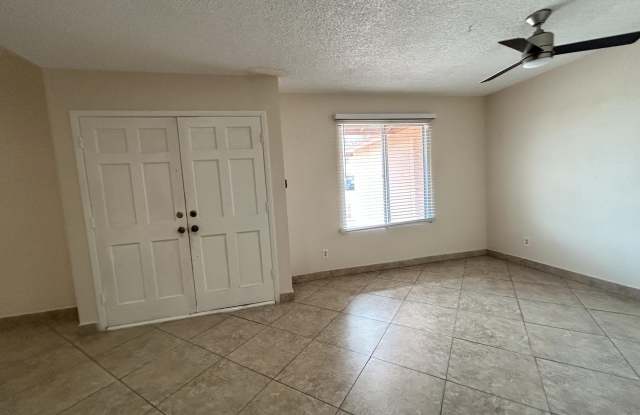 4014 W CHRISTY Drive Gallery 4