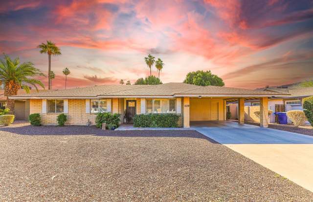 5 Bed, 3 Bath, Pebble Tec Pool, Granite Counters Huge Kitchen Island photos photos