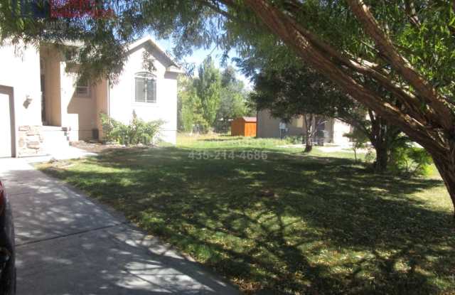 Beautiful 6 bedroom, 3 Bath, 3 Car Garage Home MONTH-TO-MONTH ONLY!! photos photos