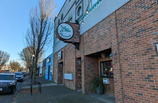 Great 1-Bedroom, 1-Bath Apartment In Springfield With On-site Laundry! photos photos