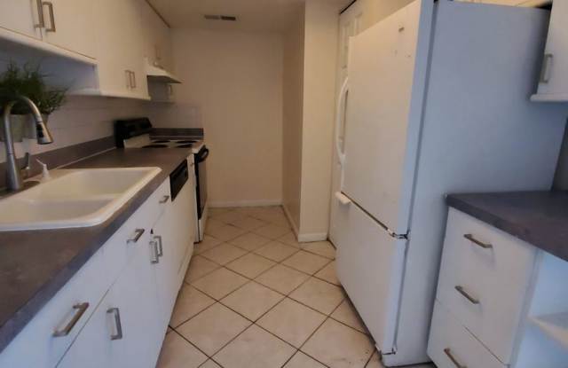 5003 VINELAND ROAD UNIT G201 Gallery 4