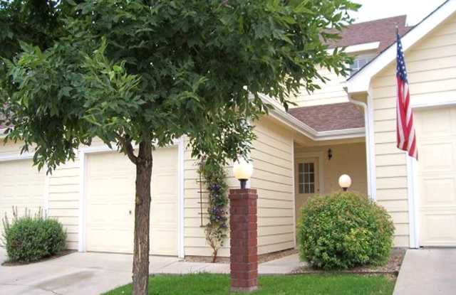 Spacious 3-Bedroom Townhome with Garage & Patio photos photos Spacious 3-Bedroom Townhome with Garage & Patio photos photos