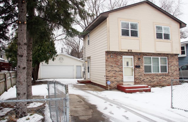 975 Flandrau St - 975 Flandrau Street, St. Paul, MN 55106