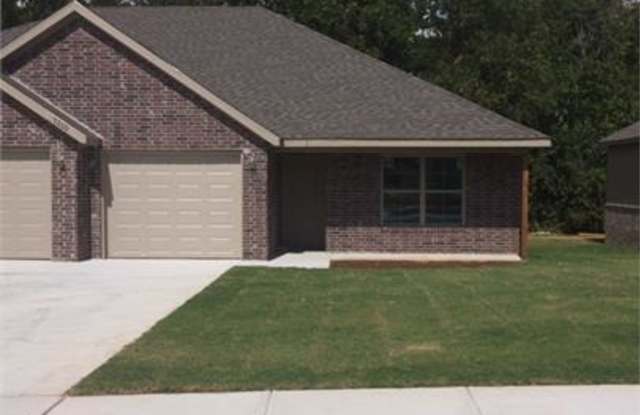 2904 SW Amberwood Ave - 2 photos photos