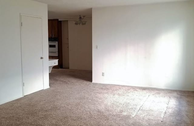 828 South Holt Avenue - 828 South Holt Avenue, Los Angeles, CA 90035