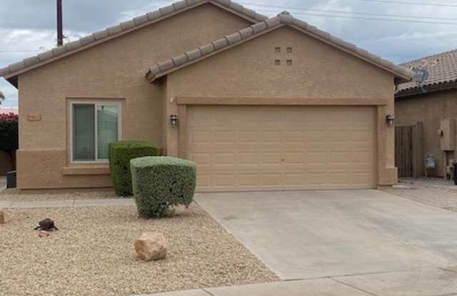 Beautiful 3-Bedroom Home with Vaulted Ceilings & Private Fenced Yard photos photos Beautiful 3-Bedroom Home with Vaulted Ceilings & Private Fenced Yard photos photos
