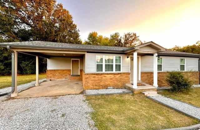 10 min from Blue Oval Rental Fully Furnished 3/1 photos photos