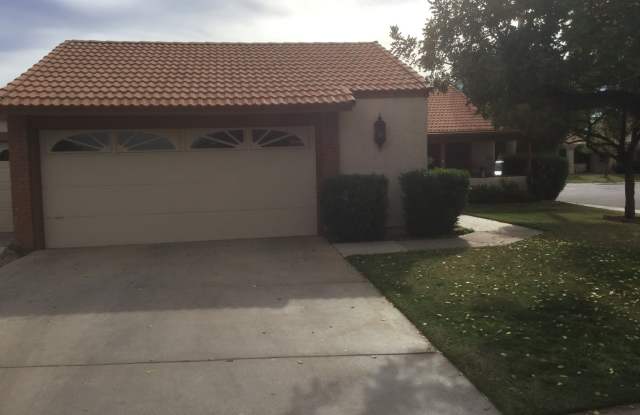 Check out this lovely 3 bed 2 bath home for the Fall Season. Rental Available Now through November 2026 Gallery 3