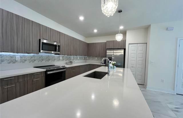 4745 NW 83rd Pkwy photos photos