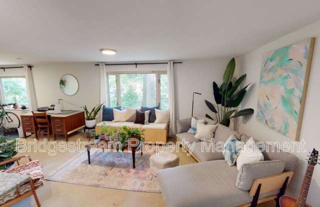 2125 Belloak Drive Gallery 2