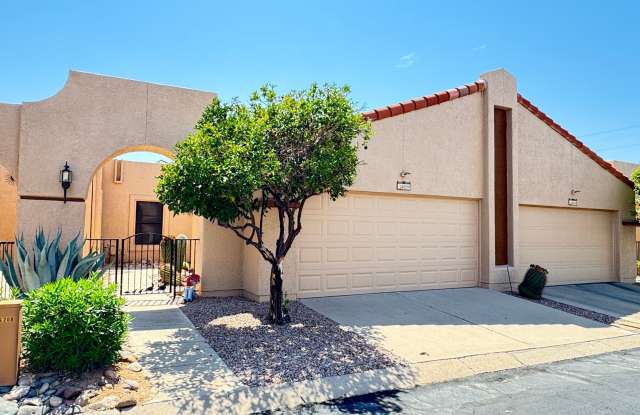 NW (Oracle and Orange Grove) 2 bedroom, 2 bath townhouse, 2 car garage, solar panels, no carpet! photos photos