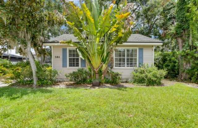Quaint 2/1 home with plenty of yard, deck and privacy. photos photos