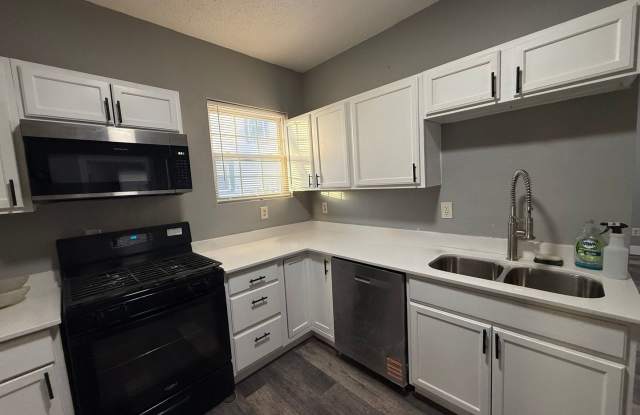 Large 6 Bed Single Family Home in MPLS! photos photos Large 6 Bed Single Family Home in MPLS! photos photos