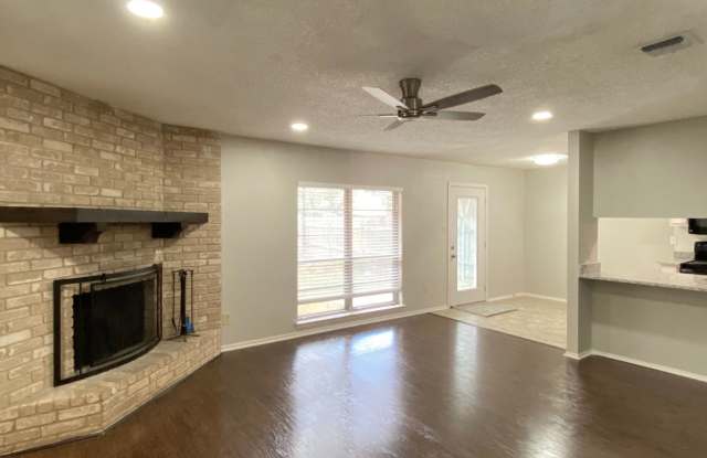 3 Bedroom | 2 Bath | 2 Car Garage near Clark High School! Move in Ready! Gallery 4