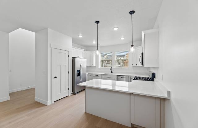 1475 W SKYLINE Dr Gallery 3