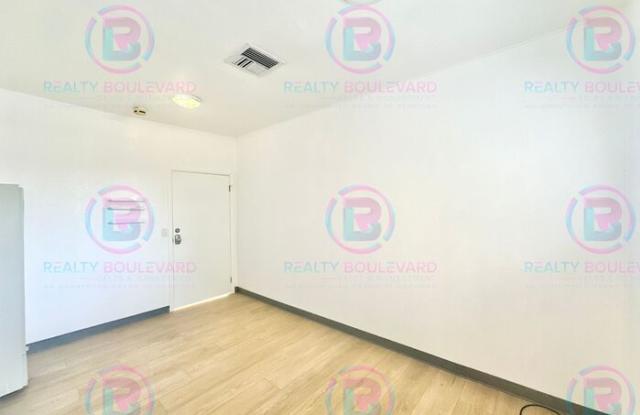 904 West 7th Street Gallery 3