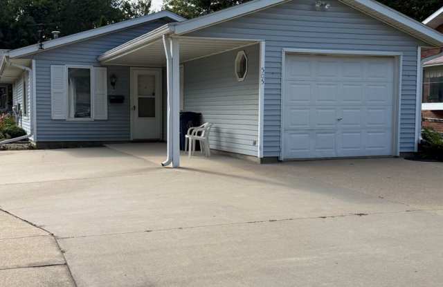 2 Bed Condo for Rent - 505 Broadway Street, Pella, IA 50219