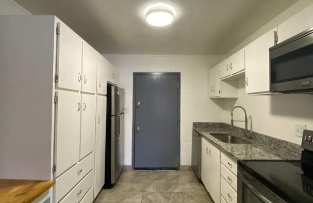 Studio Apartment - Available August 18th photos photos