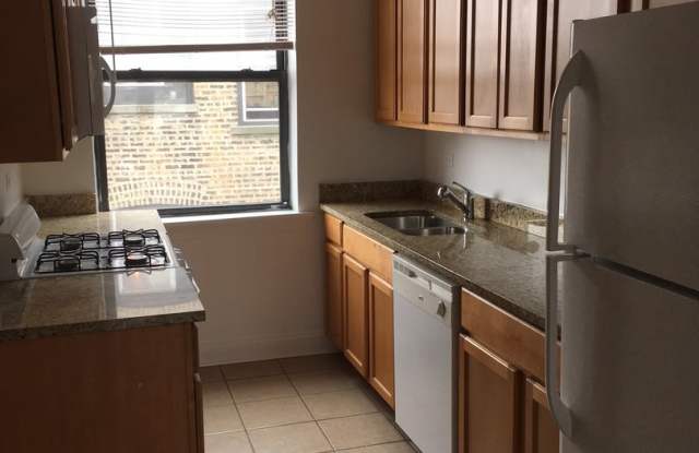2-Bedroom, Top-Floor Condo in North Rogers Park photos photos