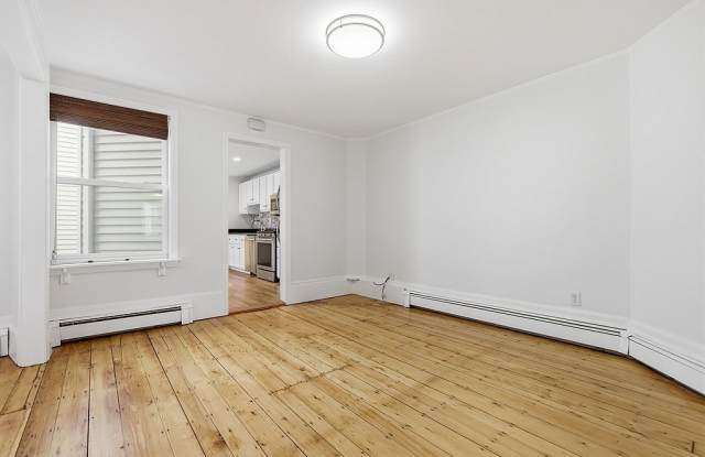 28 Pleasant St Gallery 3