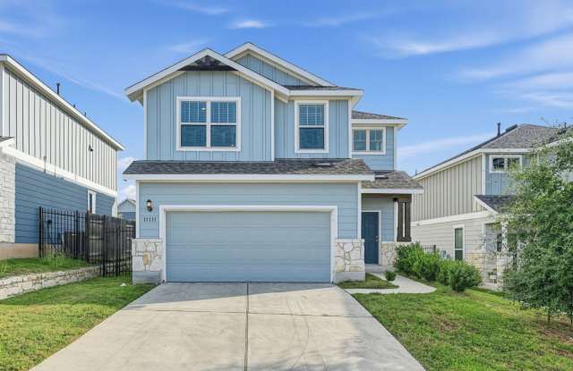 Charming 3BR House in Manor Gallery 3