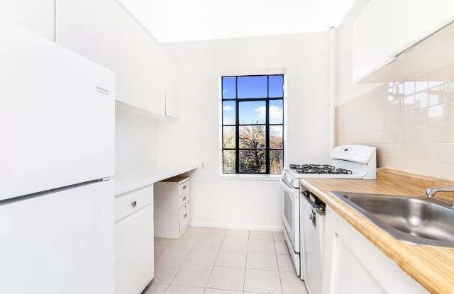 Spacious one bedroom one bath - 3001 Henry Hudson Parkway West, Bronx, NY 10463
