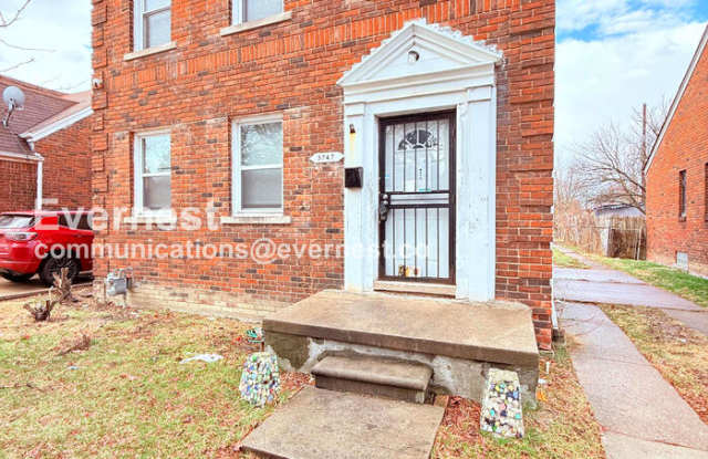 5747 Lakepointe Street photos photos