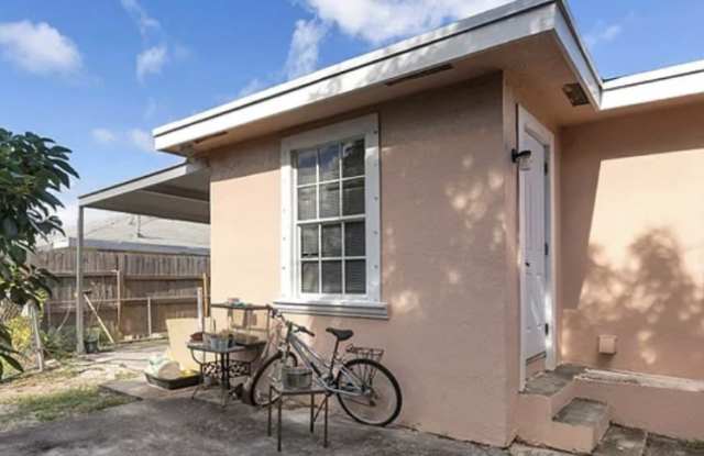 816 20th St photos photos