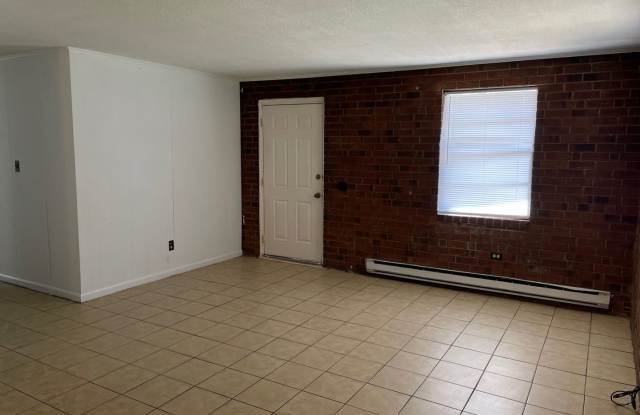 3 Bed, 1 Bath brick home located in Highpoint! Gallery 4