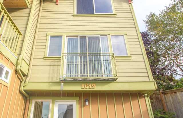 1619 S King St - 1619 South King Street, Seattle, WA 98144