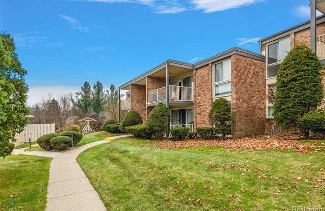 4047 W MAPLE Road - 4047 West Maple Road, Oakland County, MI 48301